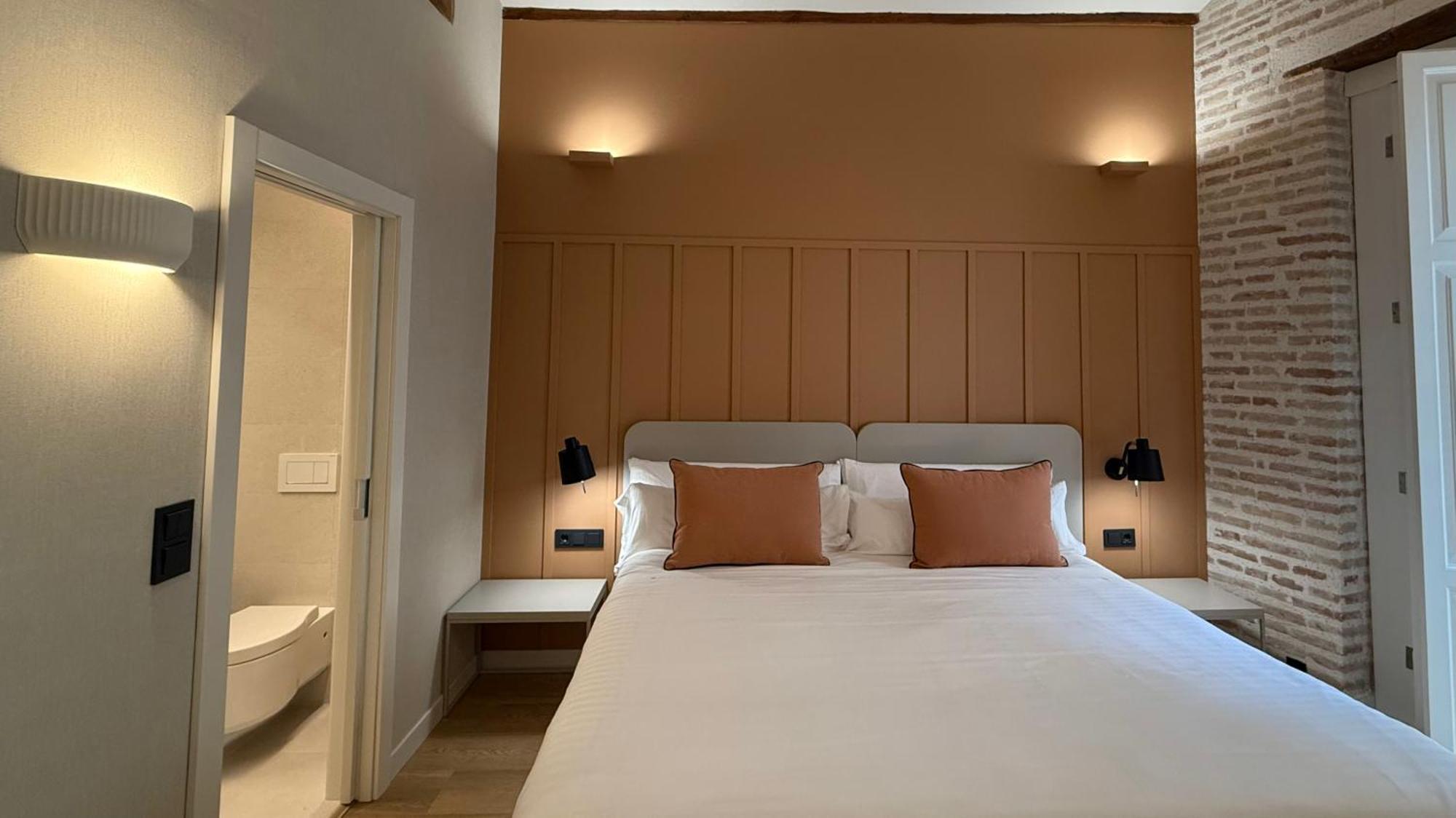 Cosy Embajador Gasthuis 2*